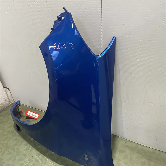 Parafango anteriore sinistro cerchi 15