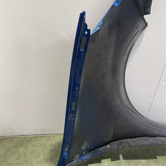 Parafango anteriore sinistro cerchi 15