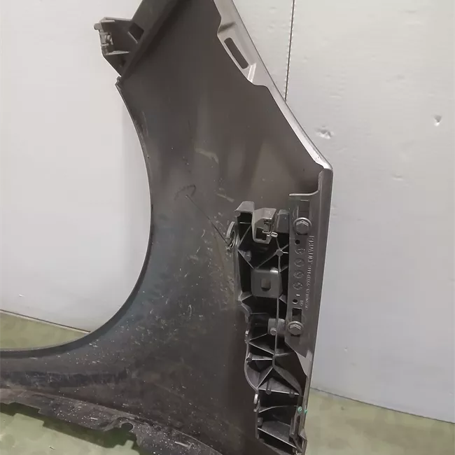 Parafango anteriore destro