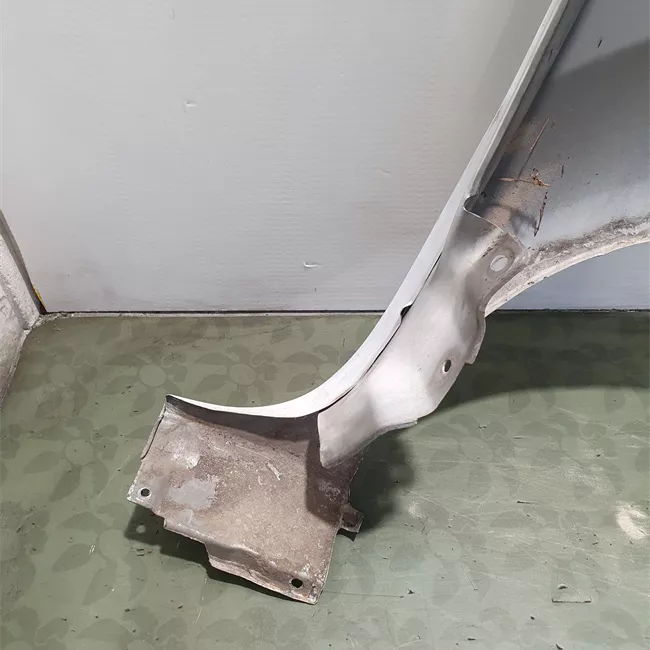 Parafango anteriore sinistro