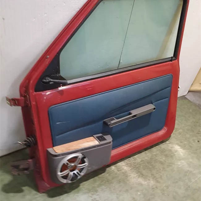 Porta anteriore destra