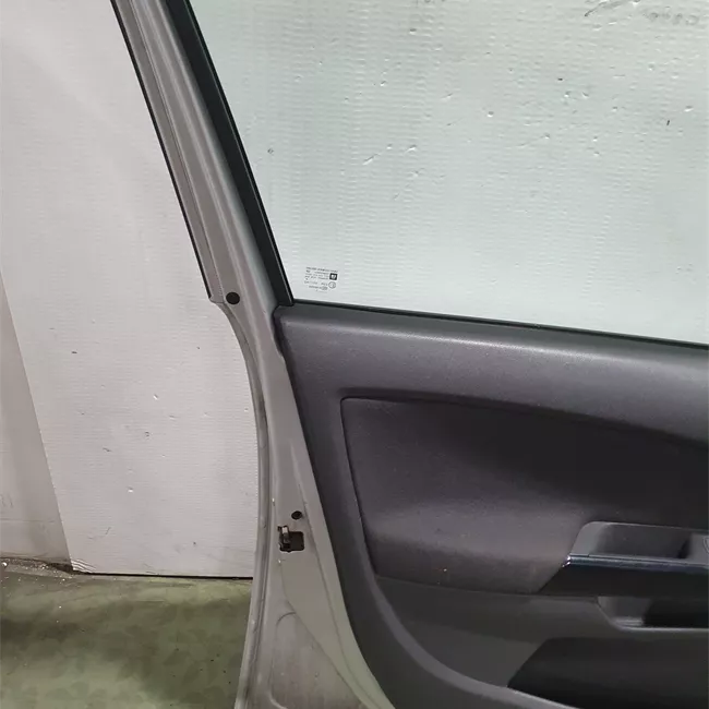 Porta anteriore sinistra