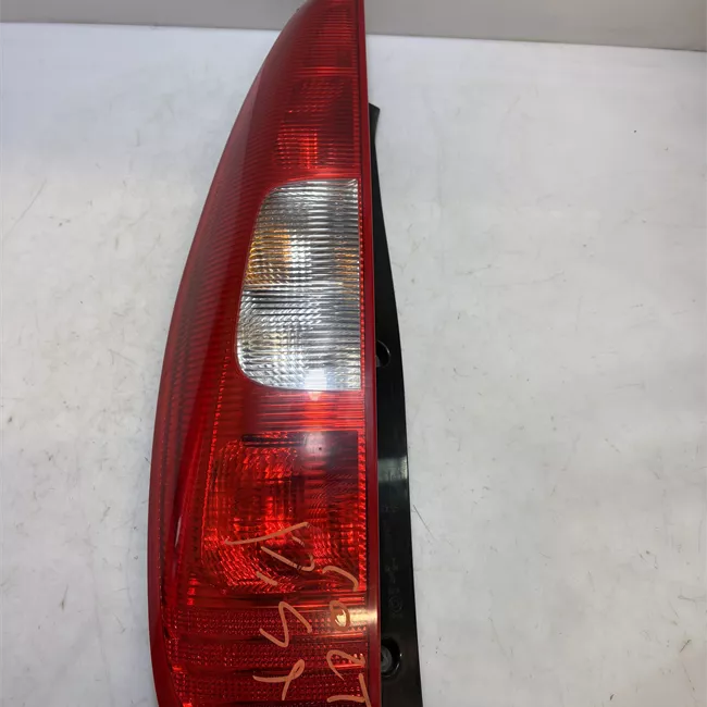 Fanale posteriore sinistro 01-02-06<