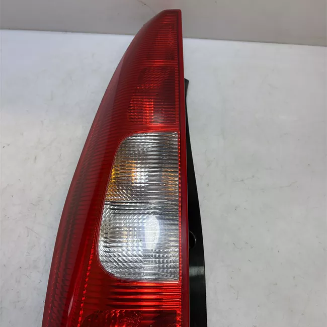 Fanale posteriore sinistro 01-02-06<