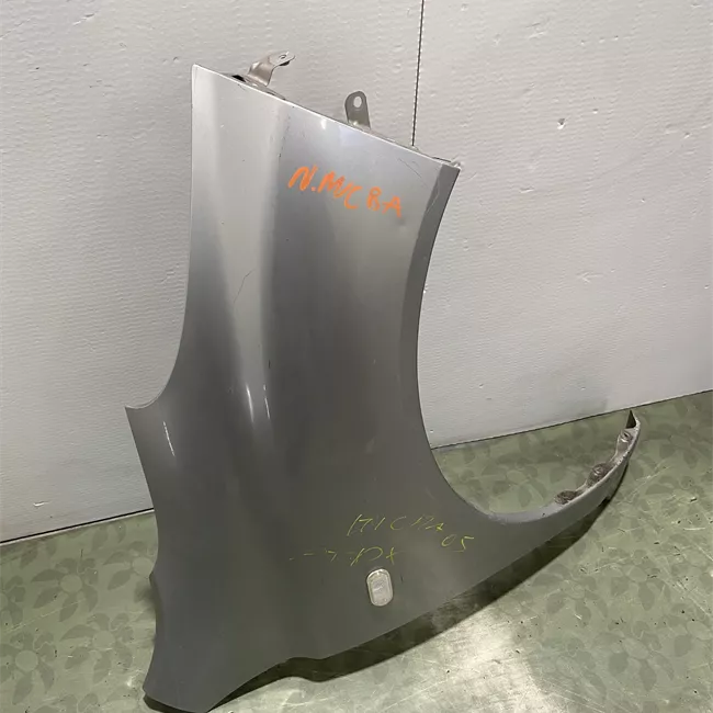 Parafango anteriore destro