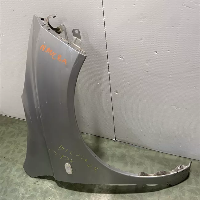 Parafango anteriore destro