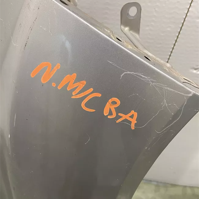 Parafango anteriore destro