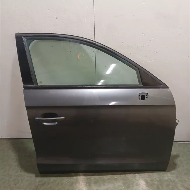 Porta anteriore destra