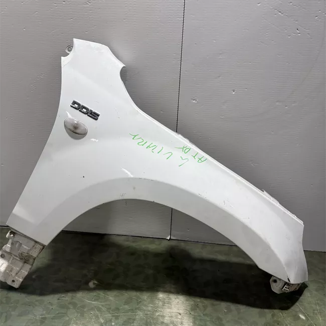 Parafango anteriore destro con fanalino laterale