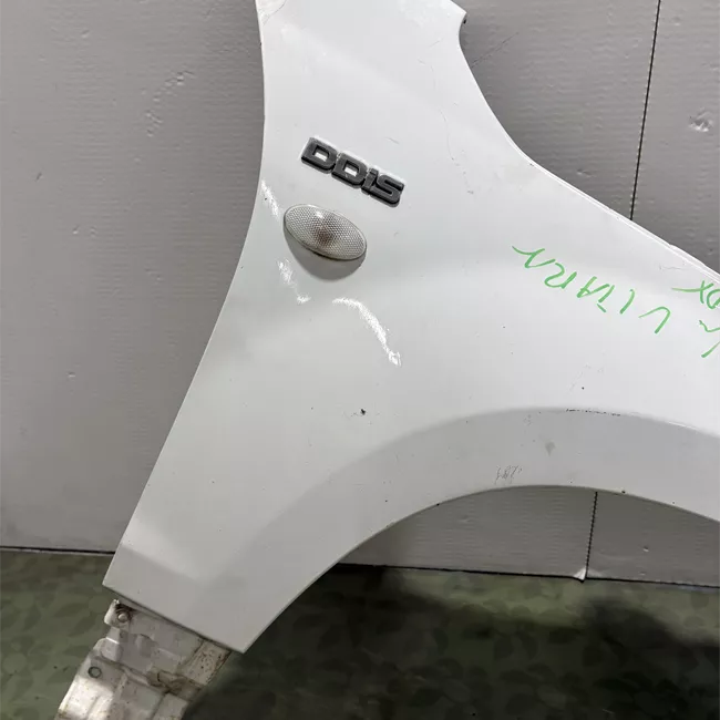 Parafango anteriore destro con fanalino laterale