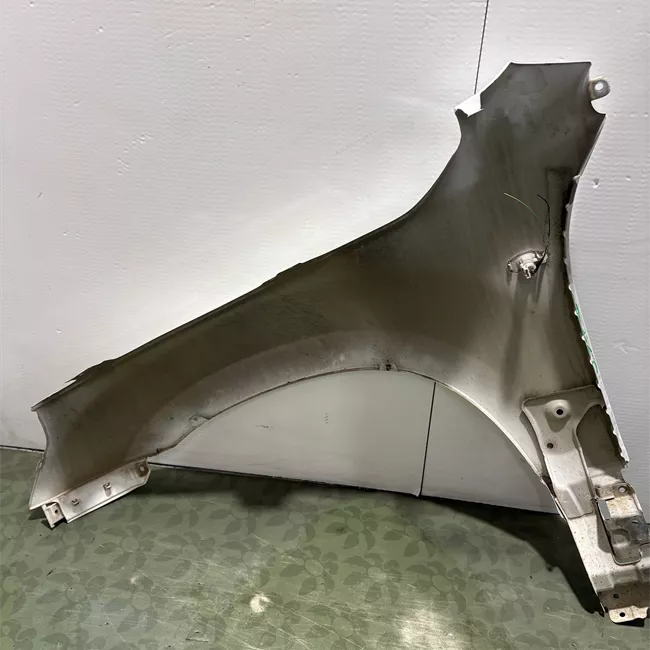 Parafango anteriore destro con fanalino laterale