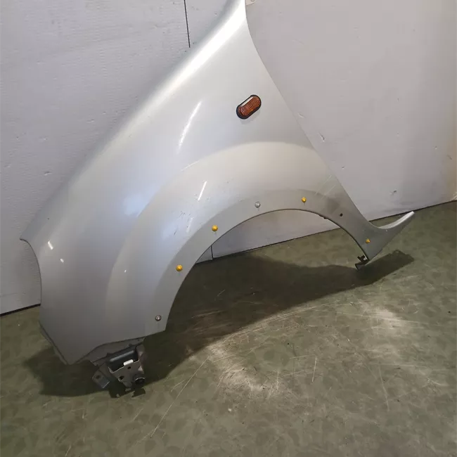 Parafango anteriore sinistro