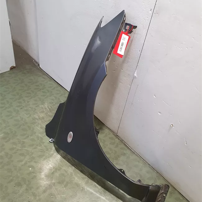 Parafango anteriore destro