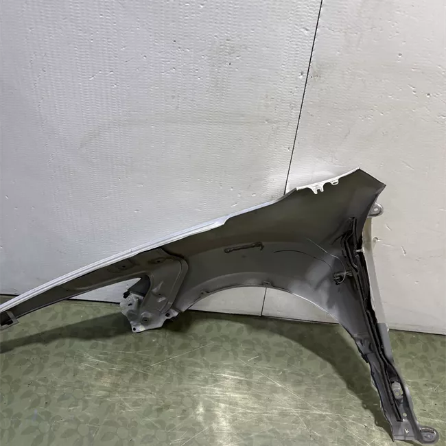 Parafango anteriore destro