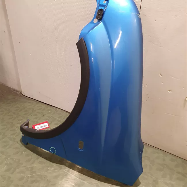 Parafango anteriore destro con fascioni