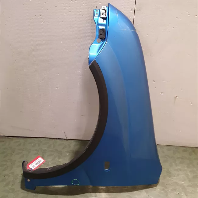 Parafango anteriore destro con fascioni