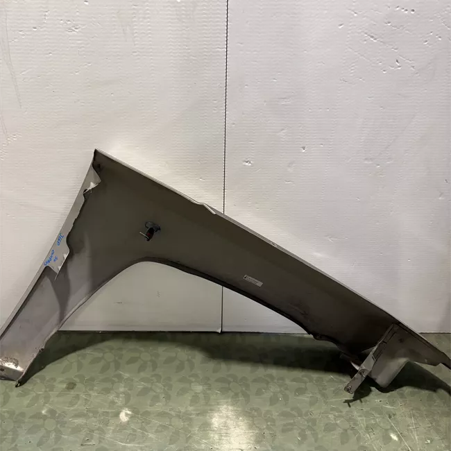 Parafango anteriore sinistro con supporto ant
