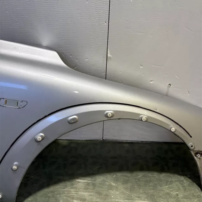 Parafango anteriore destro