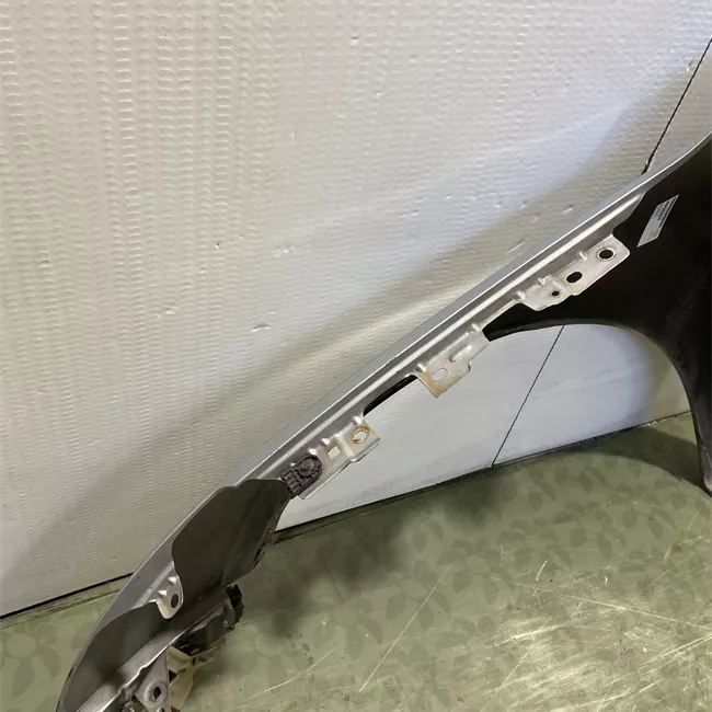 Parafango anteriore destro