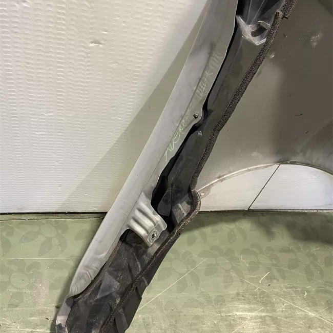 Parafango anteriore sinistro