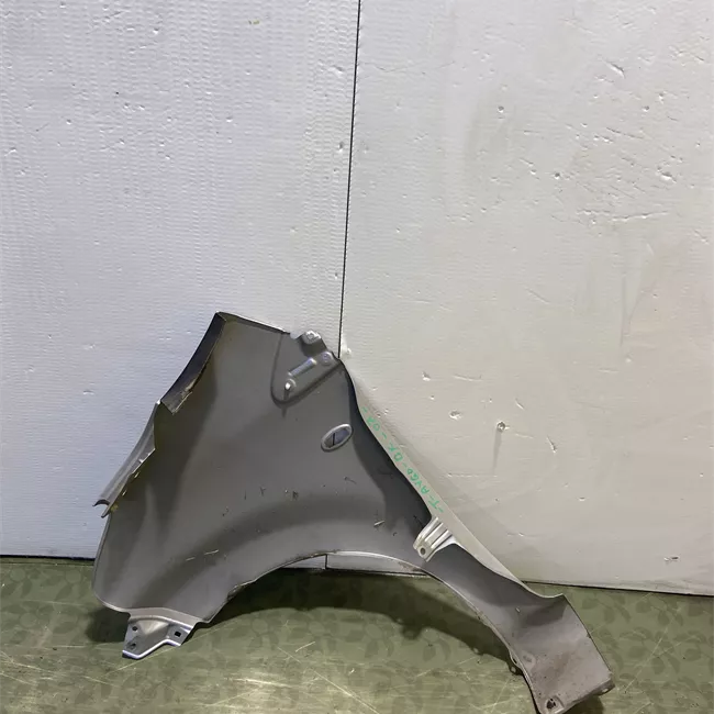 Parafango anteriore destro