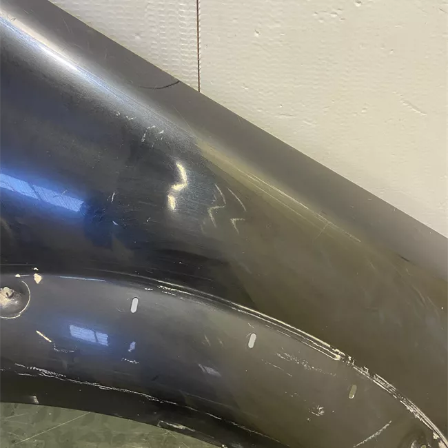 Parafango anteriore destro con guarnizione