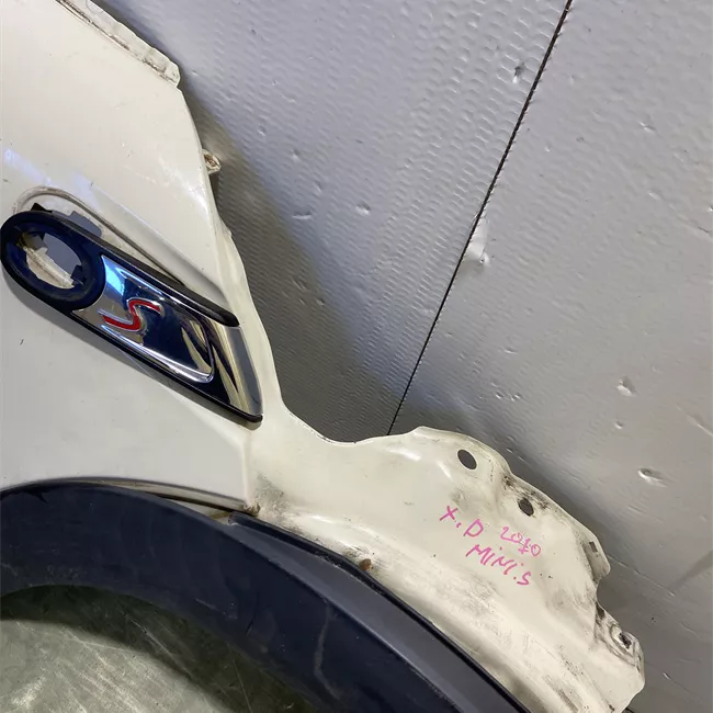 Parafango anteriore destro