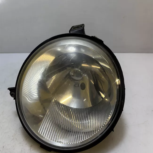 Proiettore con regolatore altezza sinistro