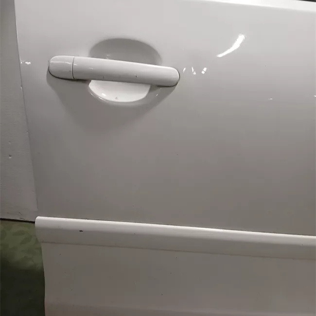 Porta anteriore destra