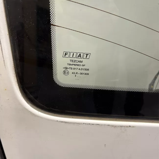 Porta carico posteriore a battente destra rata