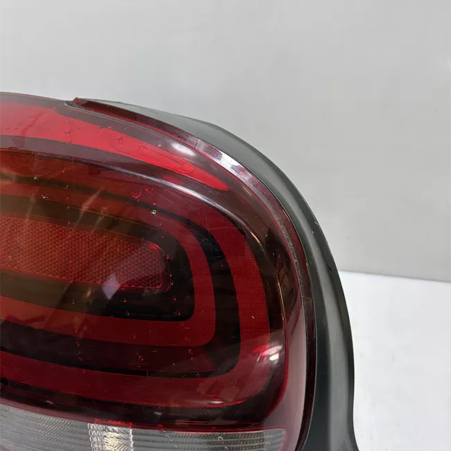 Fanale posteriore sinistro con 1 retromarcia