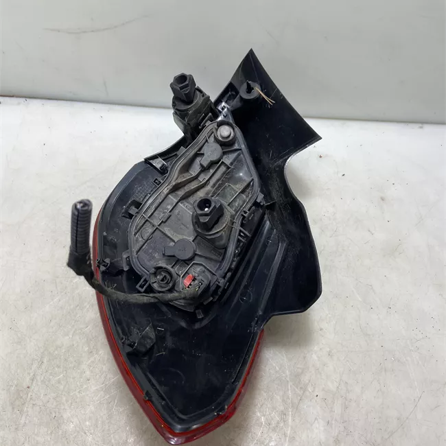 Fanale posteriore parte esterno sinistro