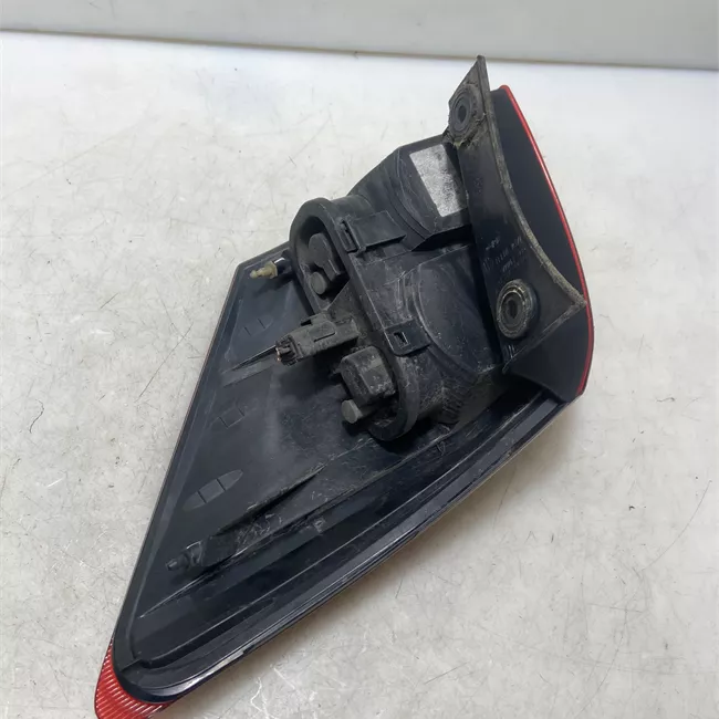 Fanale posteriore parte esterno sinistro