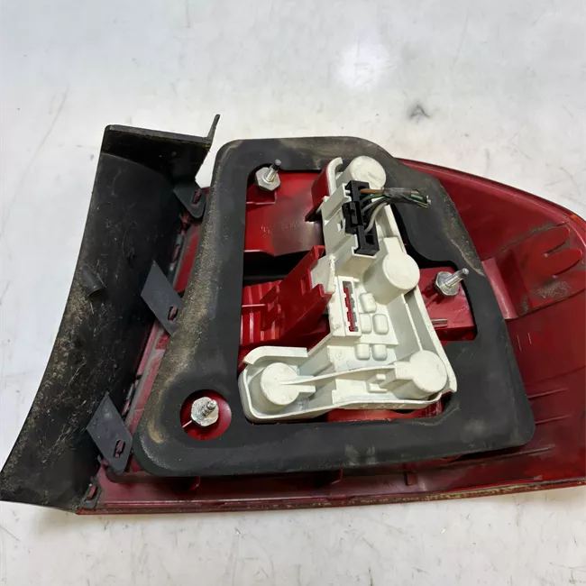 Fanale posteriore parte esterno sinistro