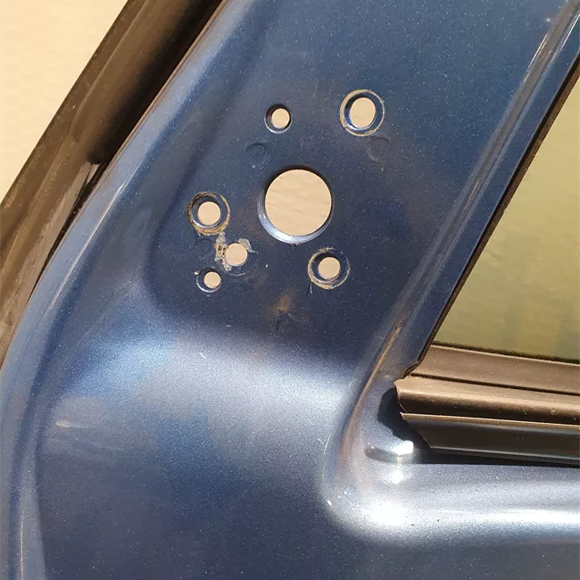 Porta anteriore destra