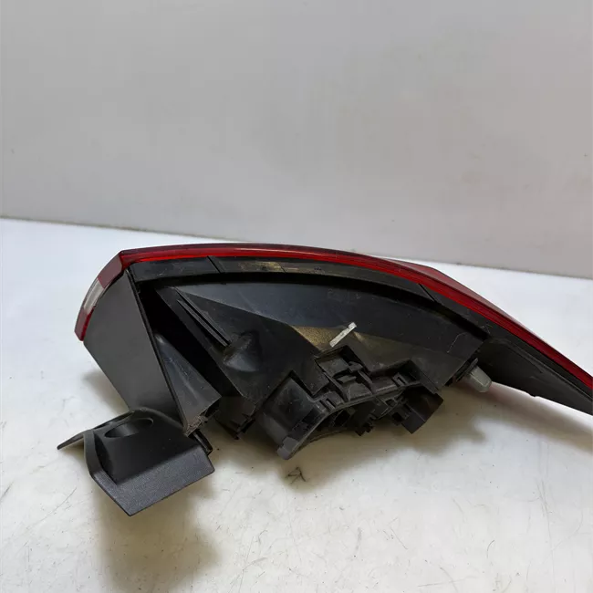 Fanale posteriore parte esterno sinistro