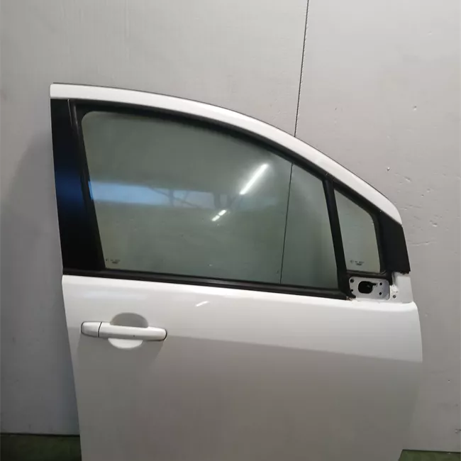 Porta anteriore destra