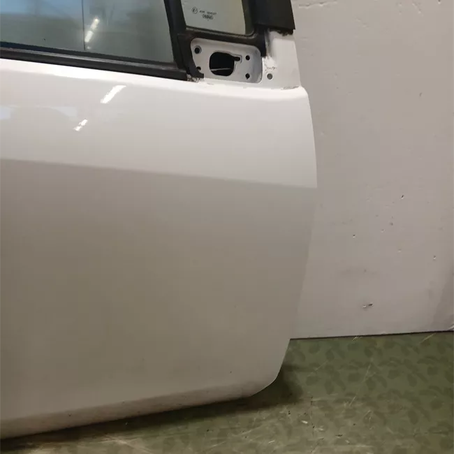 Porta anteriore destra