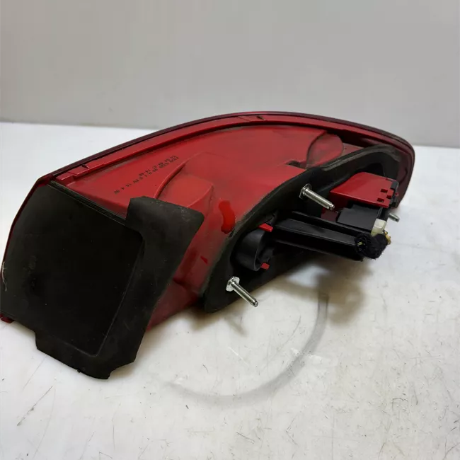 Fanale posteriore parte esterno sinistro