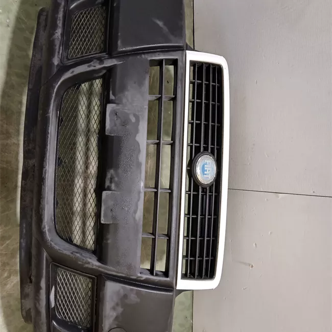 Paraurti anteriore nero