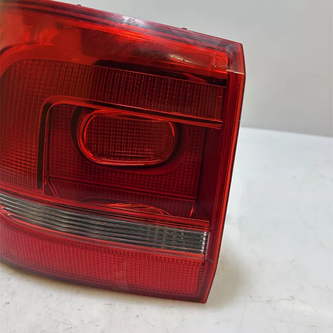 Fanale posteriore parte esterno sinistro