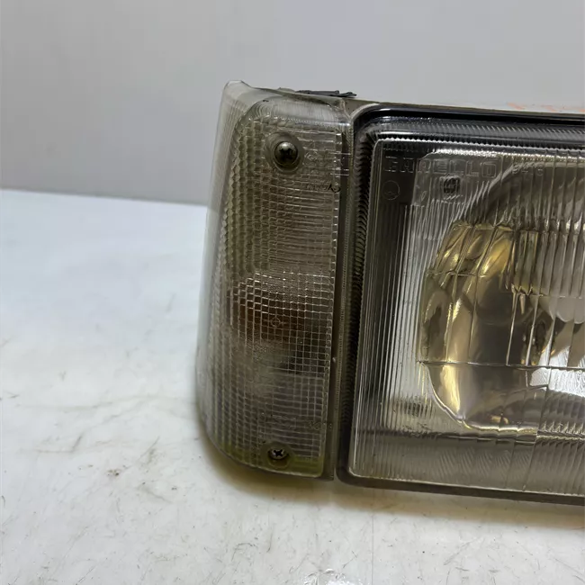 Proiettore destro CARELLO, con correttore fari