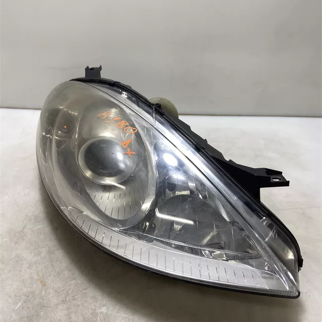 Proiettore destro Avantgarde