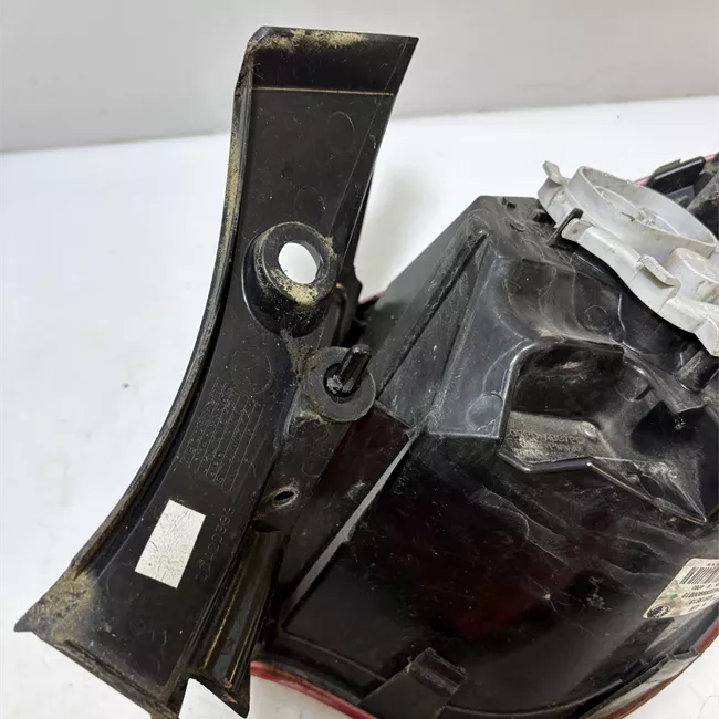 Fanale posteriore parte esterno sinistro