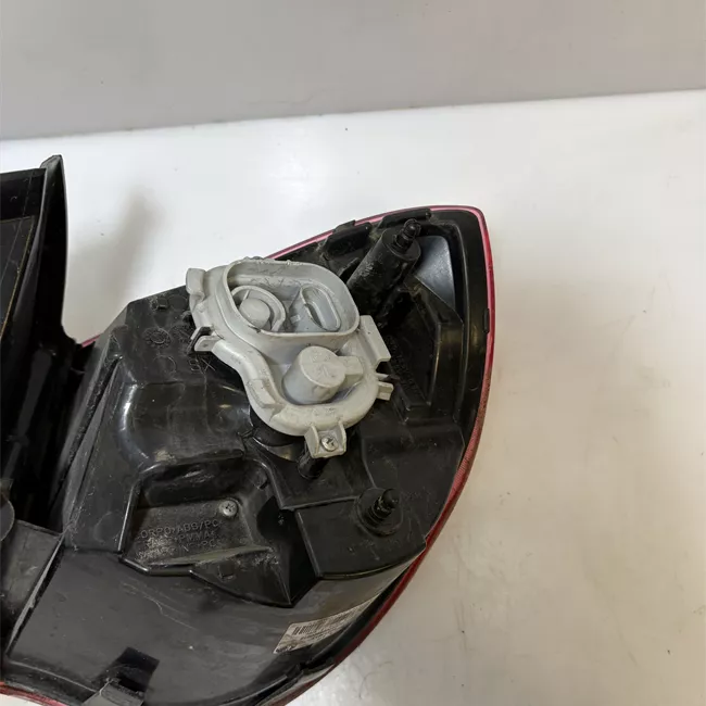 Fanale posteriore parte esterno sinistro