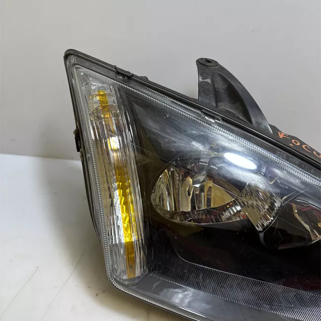 Proiettore destro con cornice finitura nera