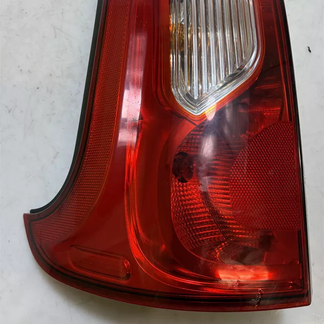 Fanale posteriore sinistro