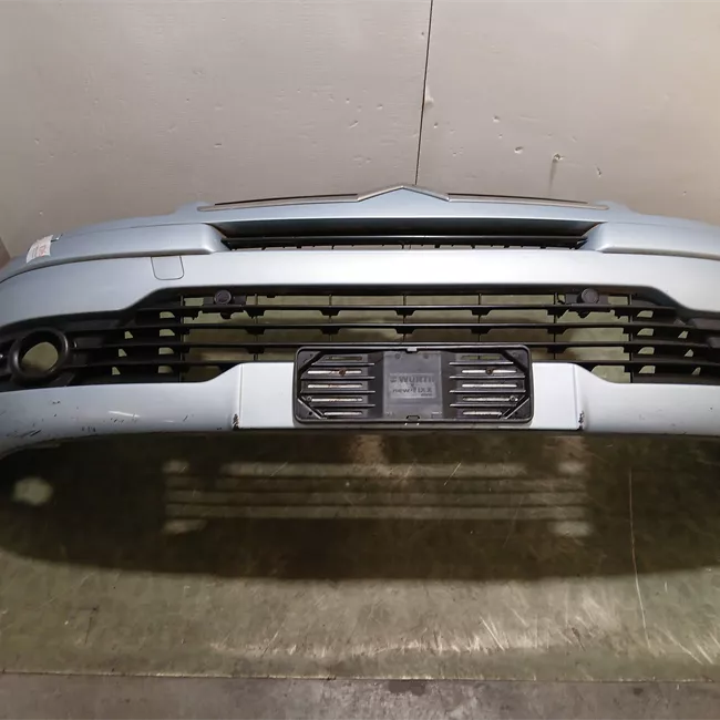 Paraurti anteriore con lavafari