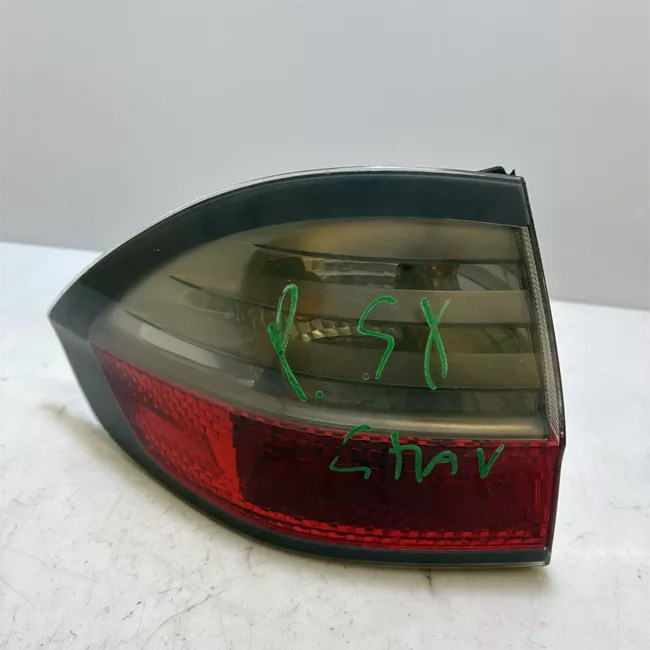 Fanale posteriore parte esterno sinistro