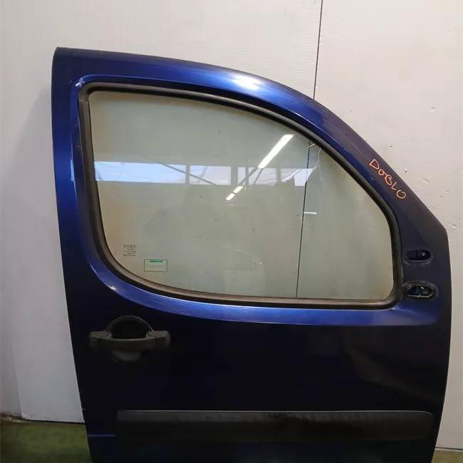 Porta anteriore destra